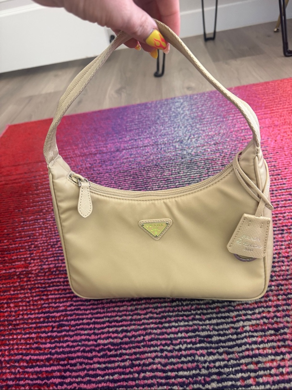 Prada Beige Nylon Shoulder Bag with Leather Tag- re-edition 2000 - Picture 6 of 9
